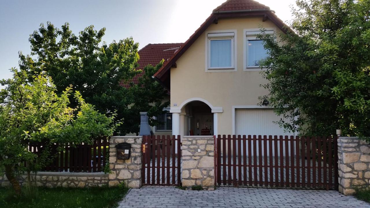 Grand Apartmanhaz Apartment Gyenesdias